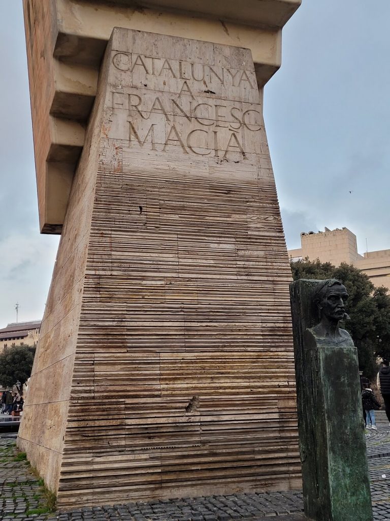 Monumento a Francesc Macià plaza cataluña 